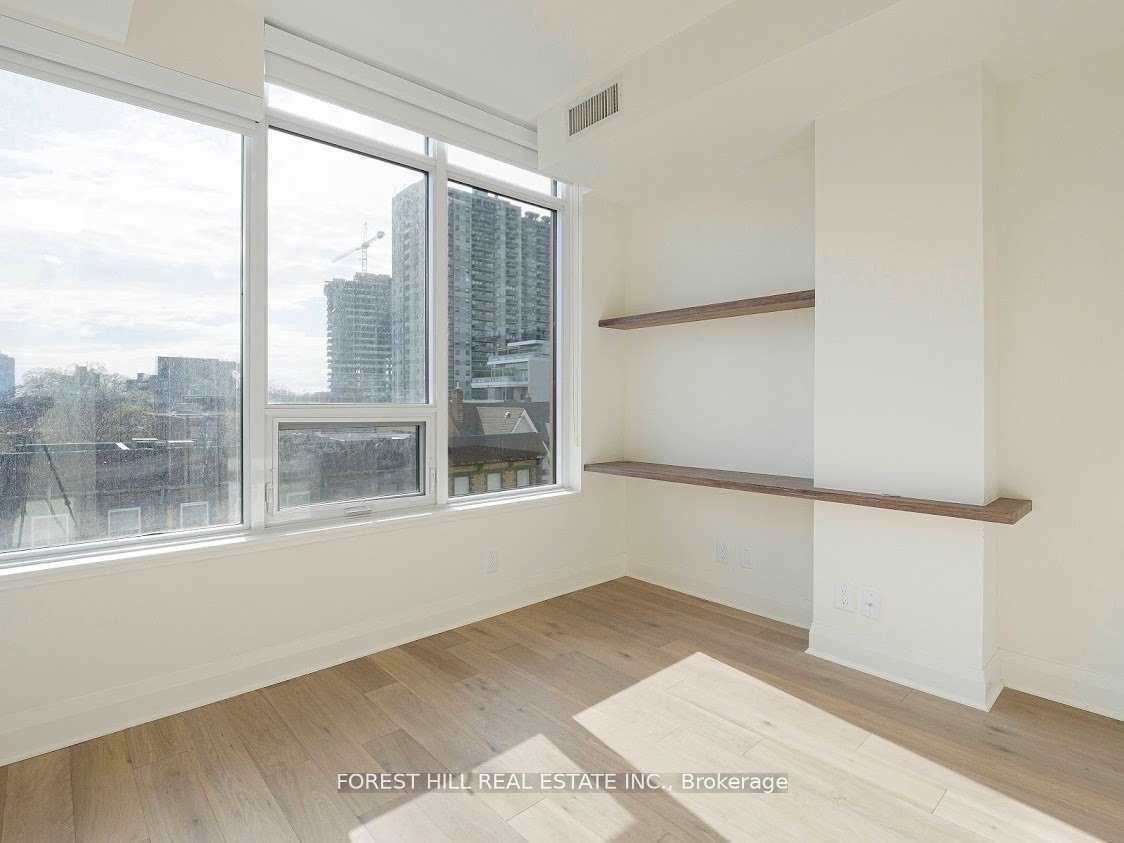 151 Avenue Rd, unit 403 for rent