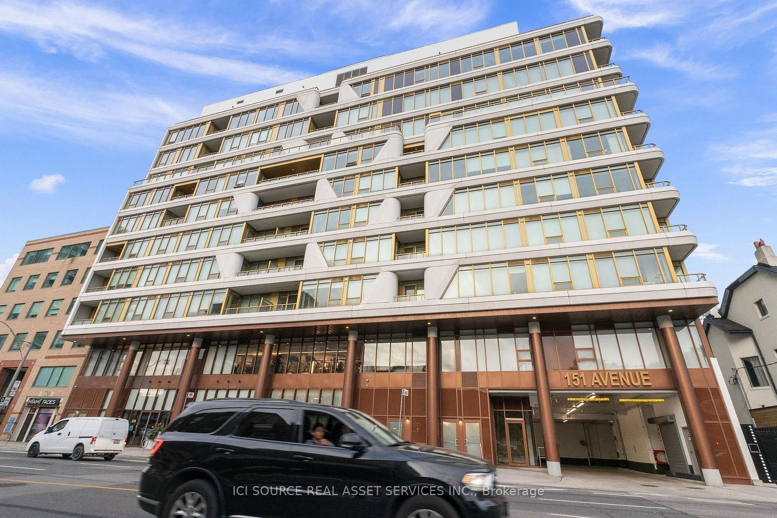 151 Avenue Rd, unit 409 for rent