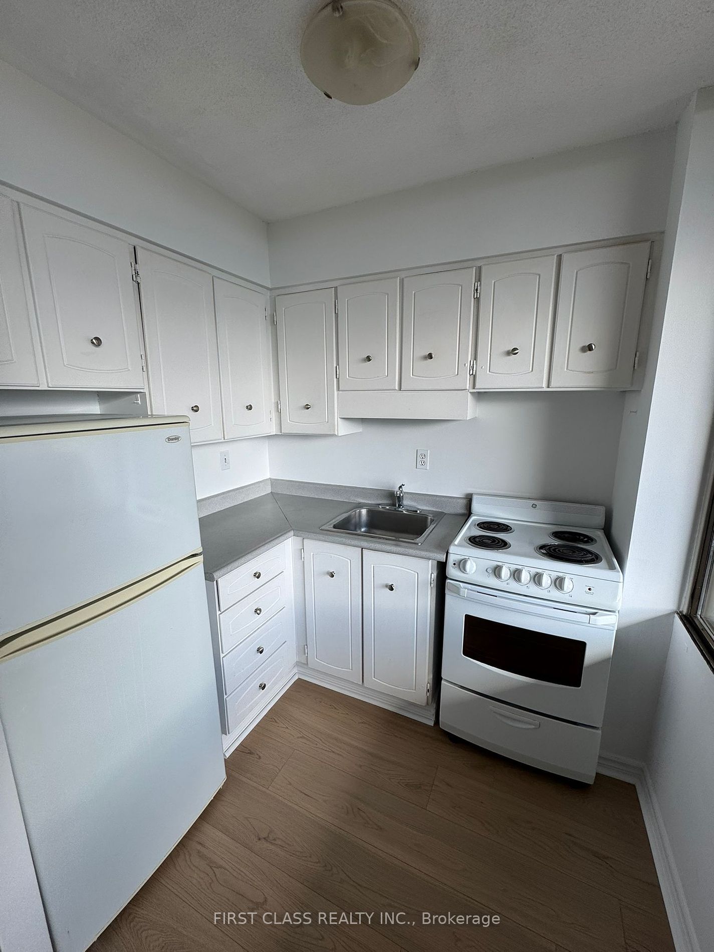 720 Spadina Ave, unit 1504 for rent