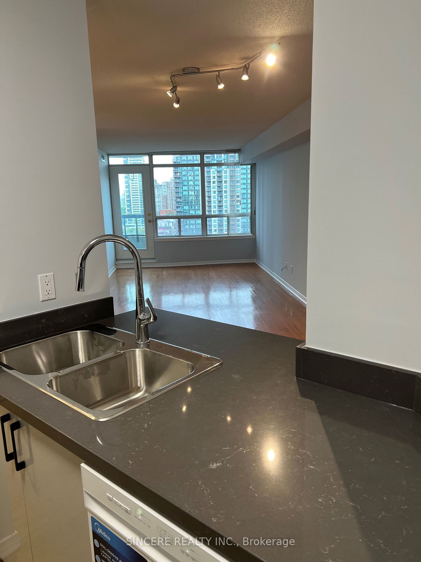 33 Empress Ave, unit 1115 for rent