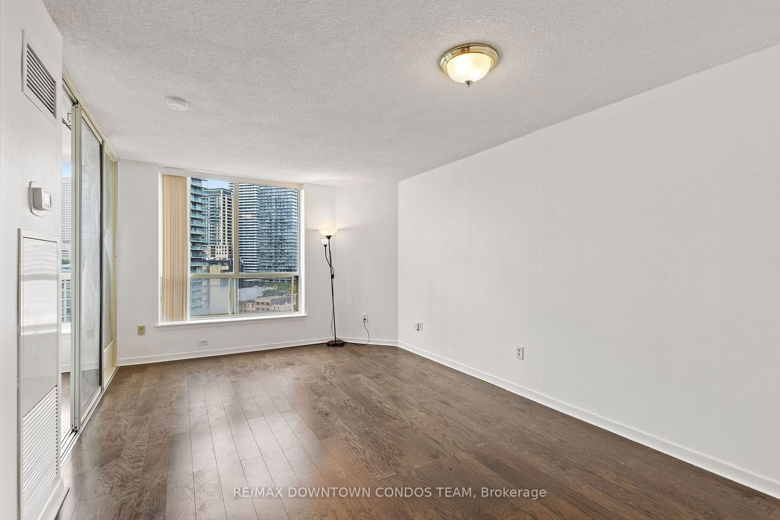 44 St Joseph St, unit 2105 for rent