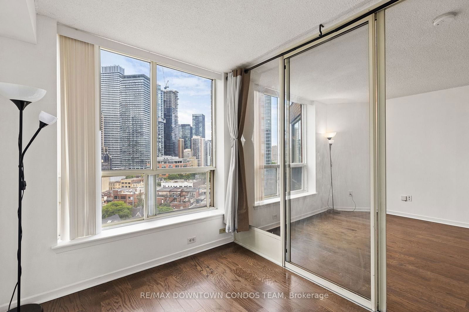 44 St Joseph St, unit 2105 for rent