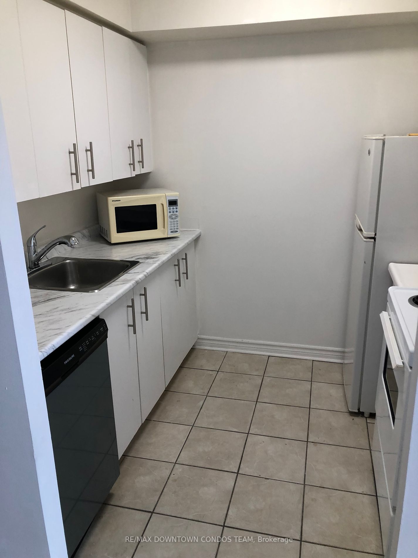 44 St Joseph St, unit 2105 for rent