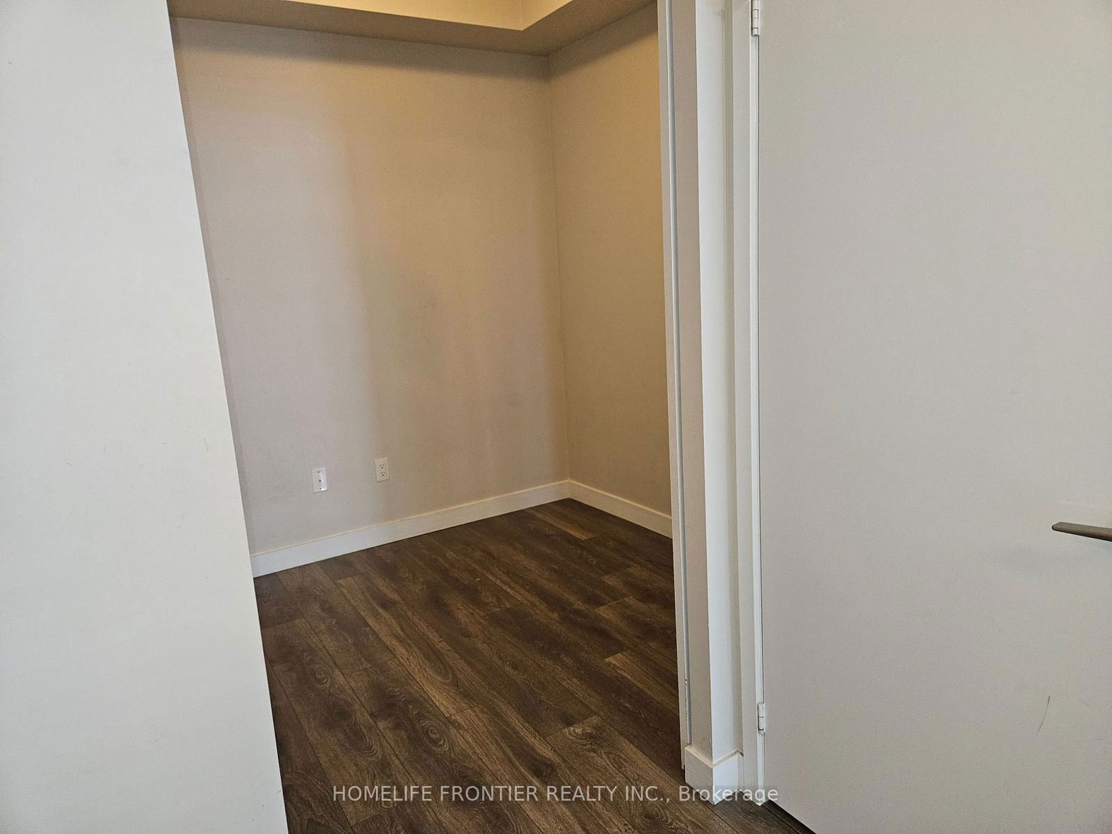 8 Eglinton Ave E, unit 4001 for rent