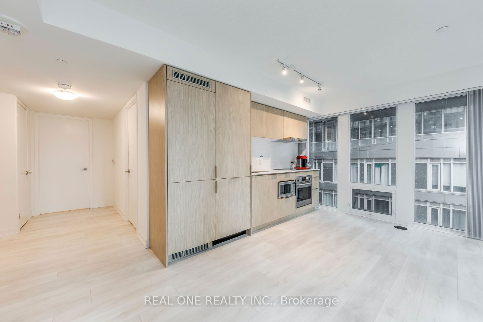 60 Shuter St, unit 303 for sale