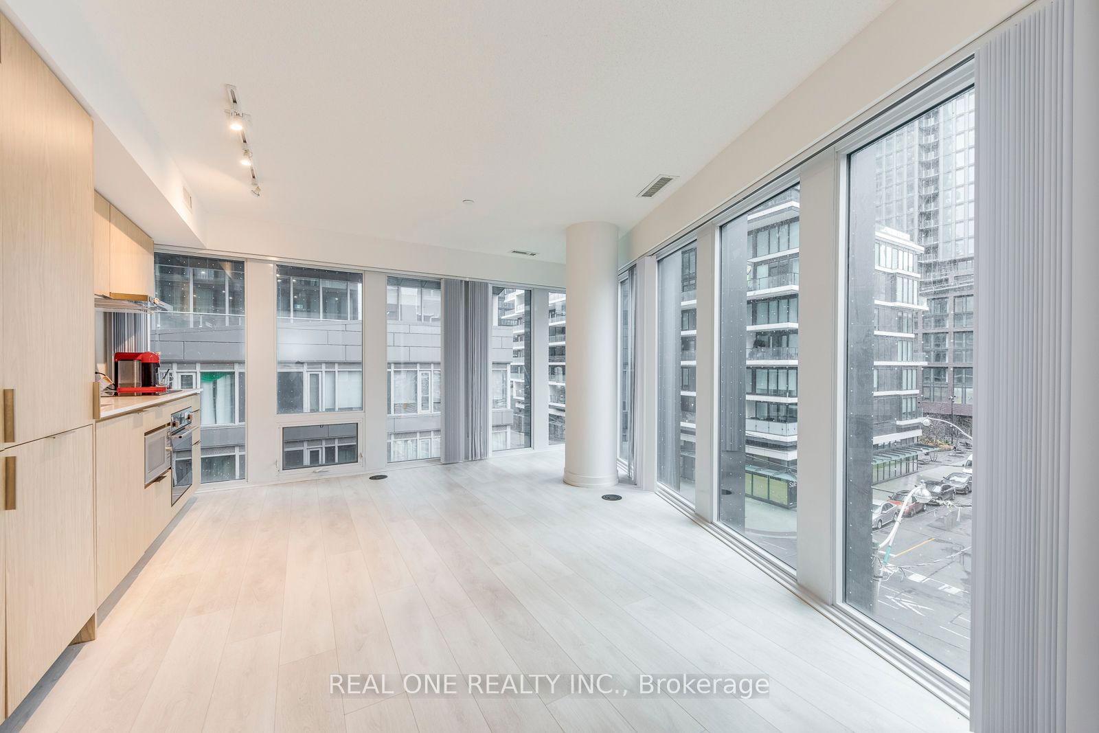 60 Shuter St, unit 303 for sale