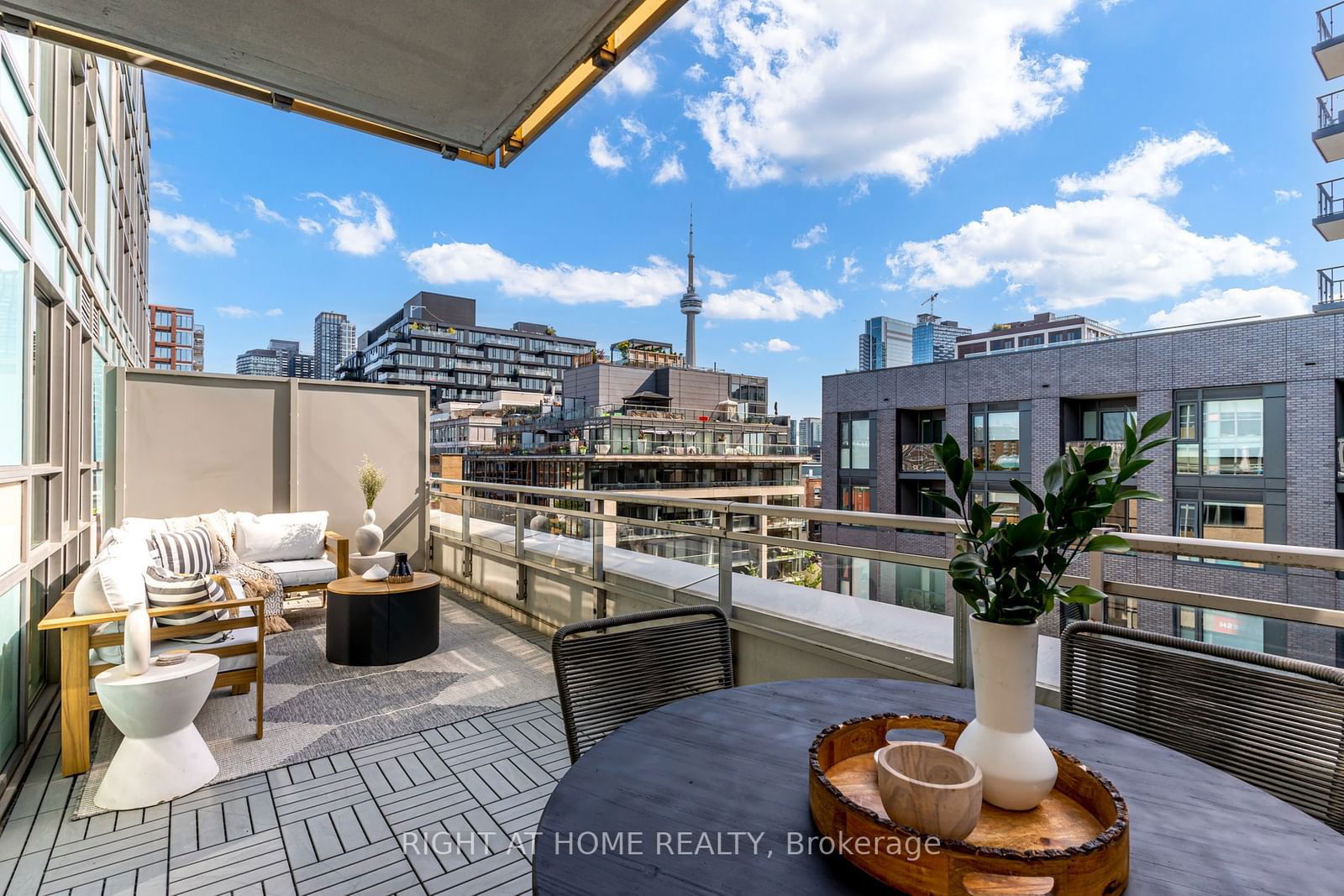 156 Portland St, unit 413 for sale