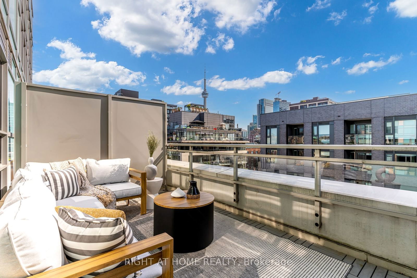 156 Portland St, unit 413 for sale