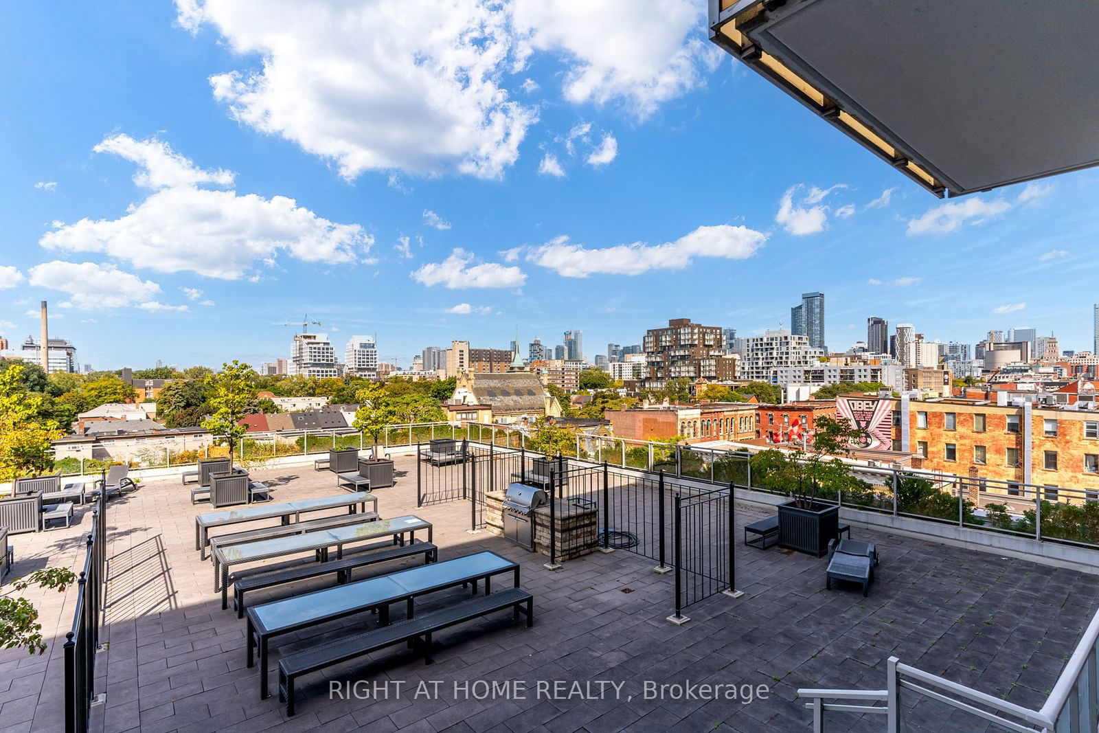 156 Portland St, unit 413 for sale