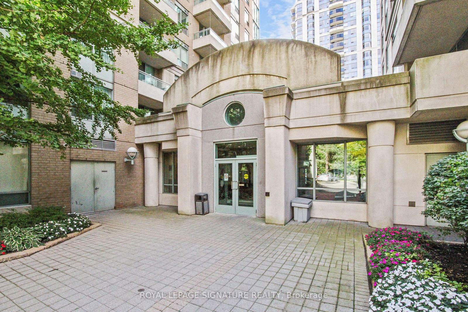 29 Pemberton Ave, unit 207 for sale