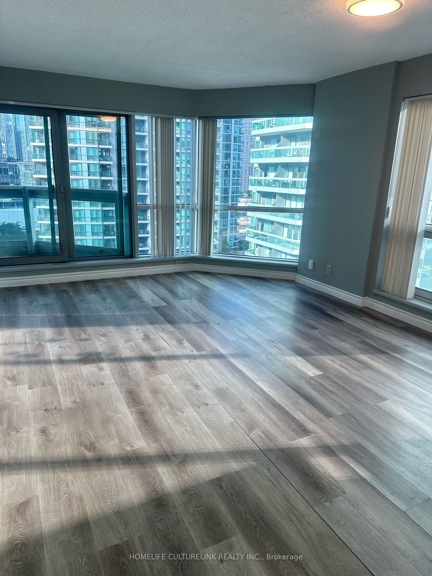 10 Queens Quay W, unit 1512 for rent