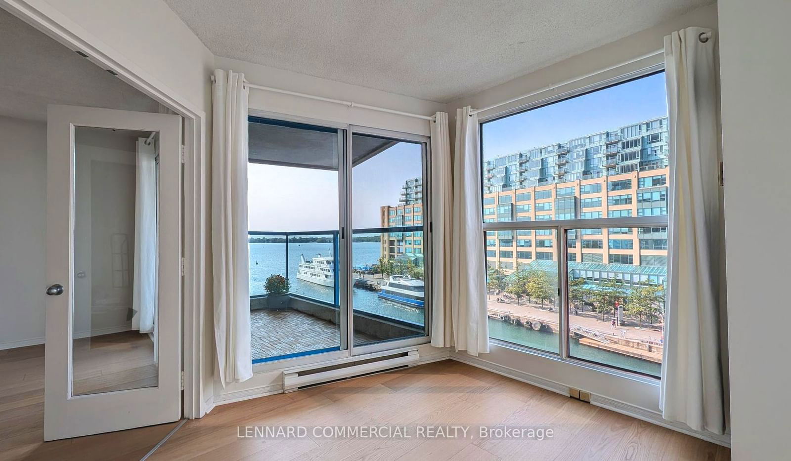 77 Harbour Sq, unit 708 for rent