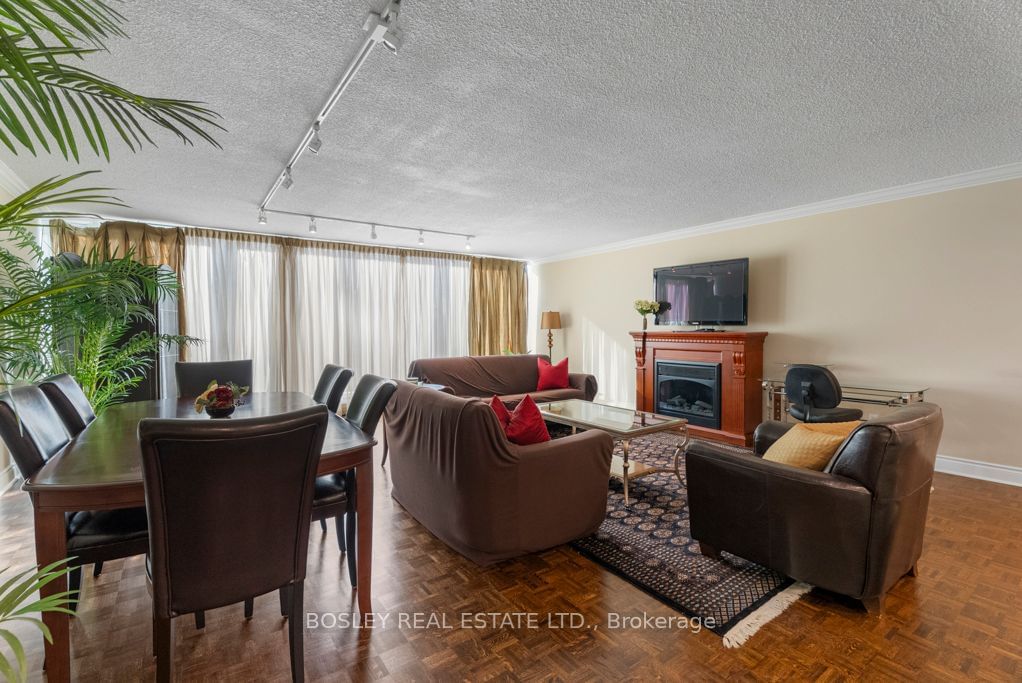 30 Wellington St E, unit 403 for rent