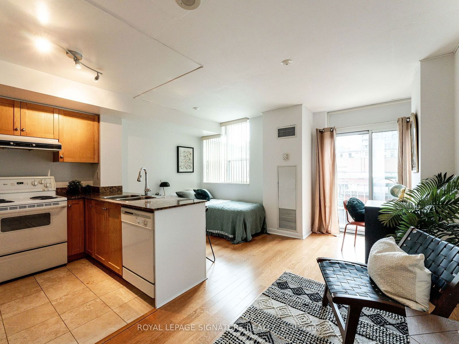 323 Richmond St E, unit 219 for sale