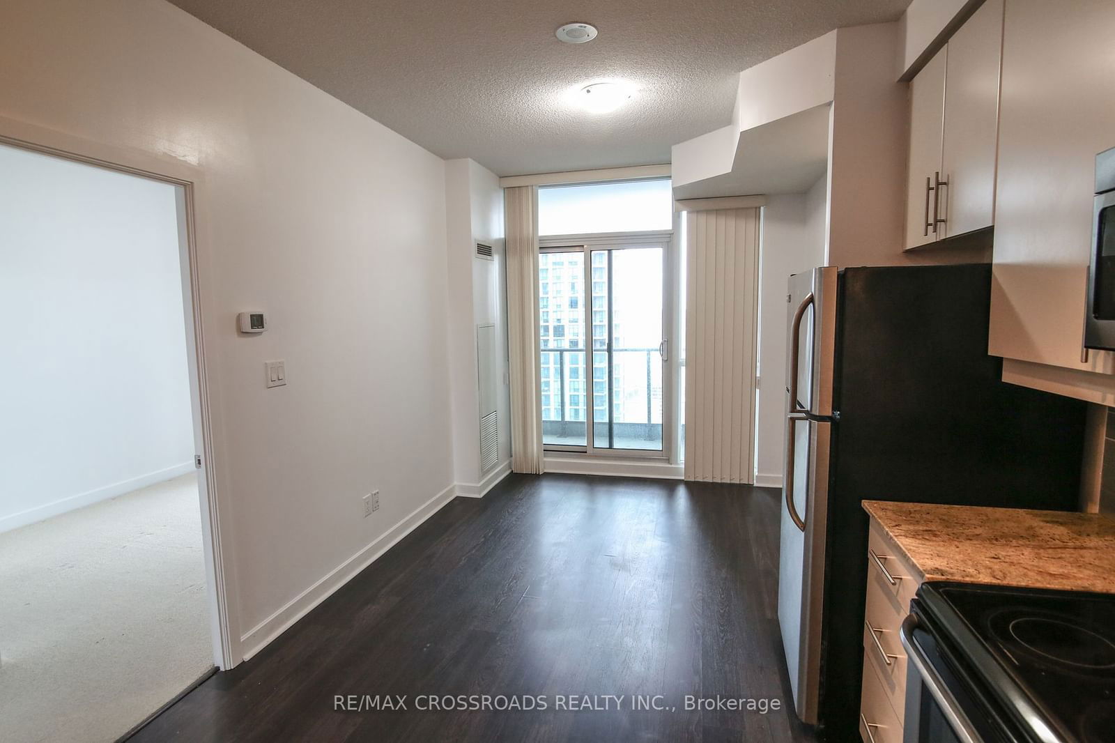 33 Bay St, unit 3205 for rent