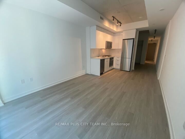 195 McCaul St, unit 208 for rent