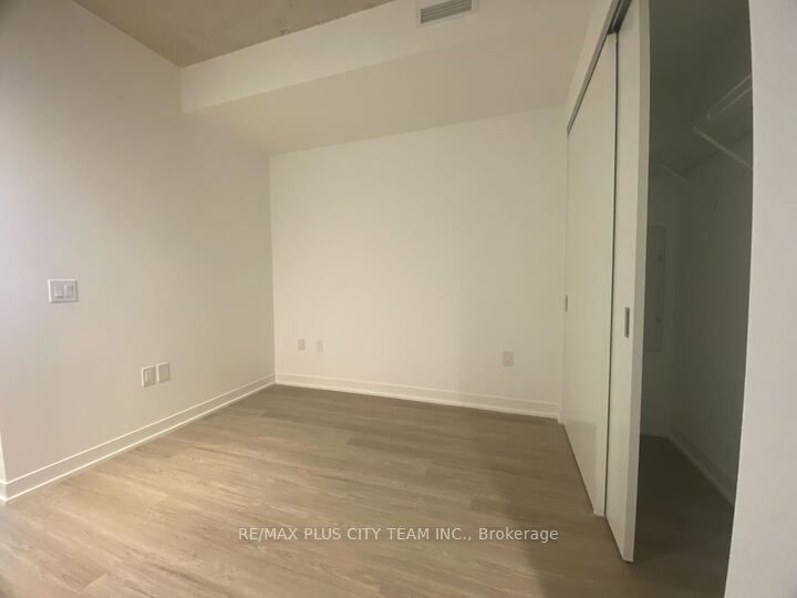 195 McCaul St, unit 208 for rent