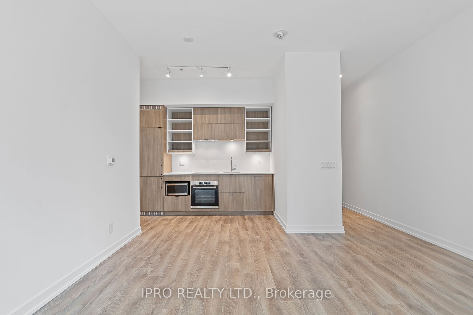 20 Edward St, unit 407 for rent