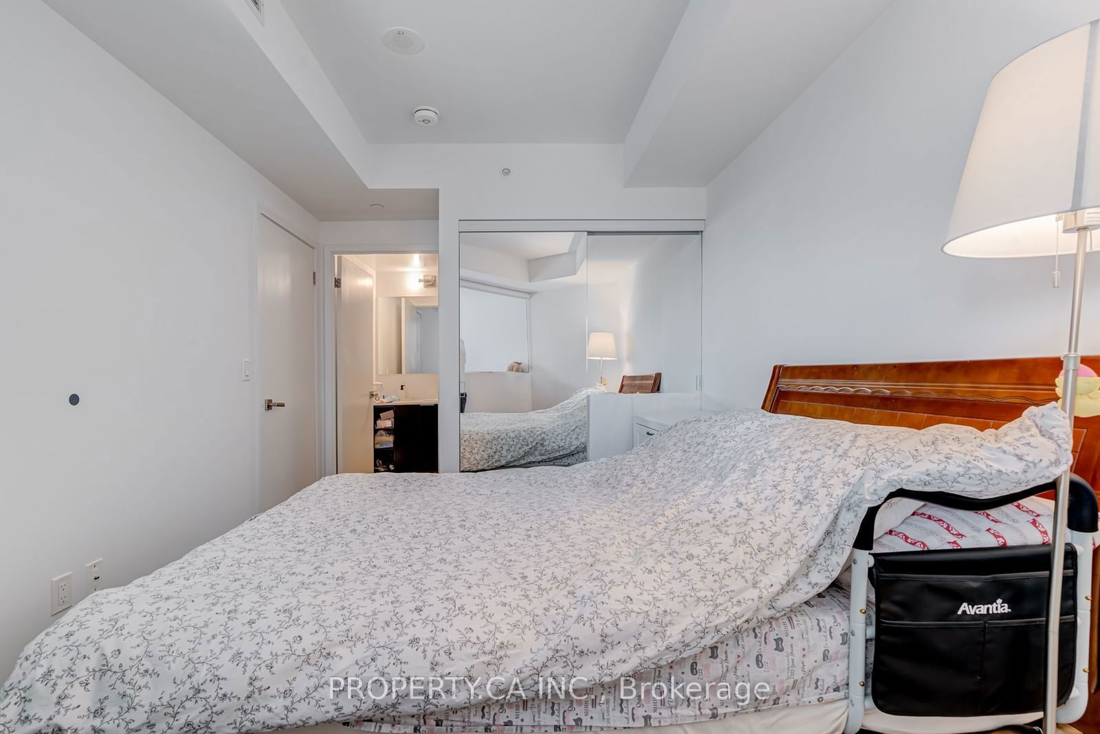 31 Tippett Rd, unit 518 for rent