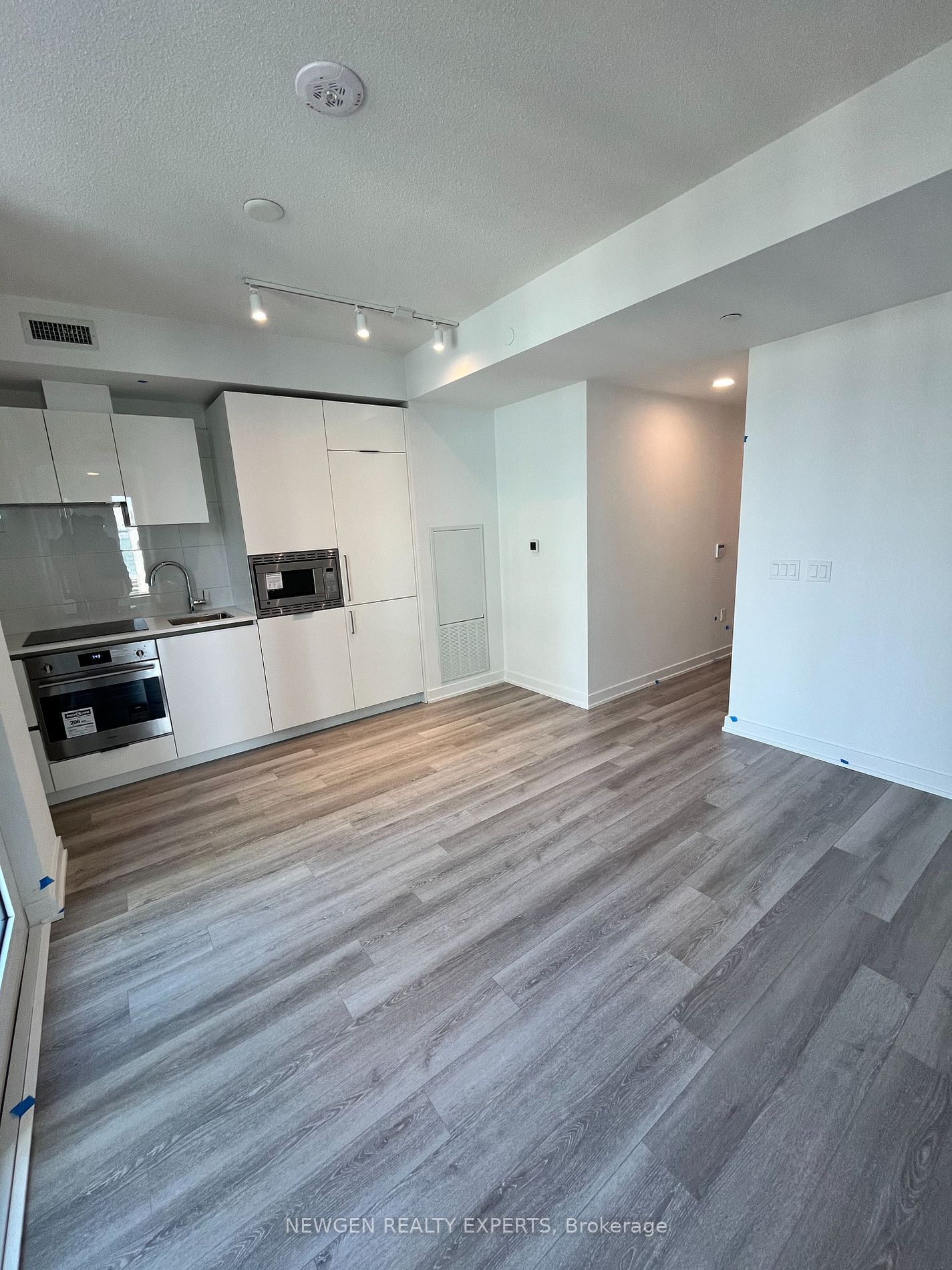 238 Simcoe St, unit 2503 for rent