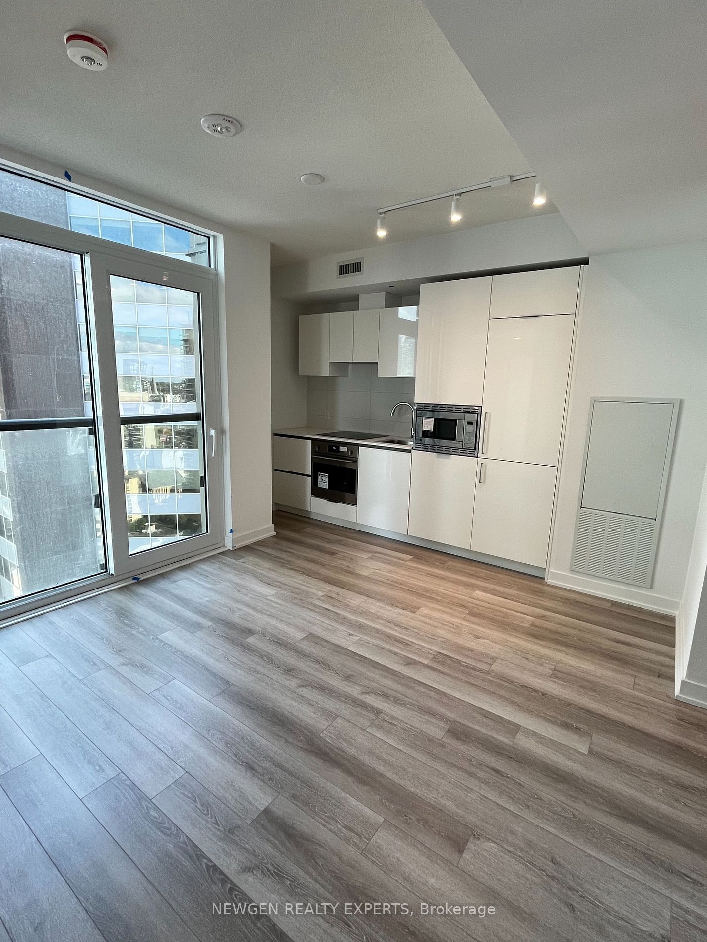 238 Simcoe St, unit 2503 for rent