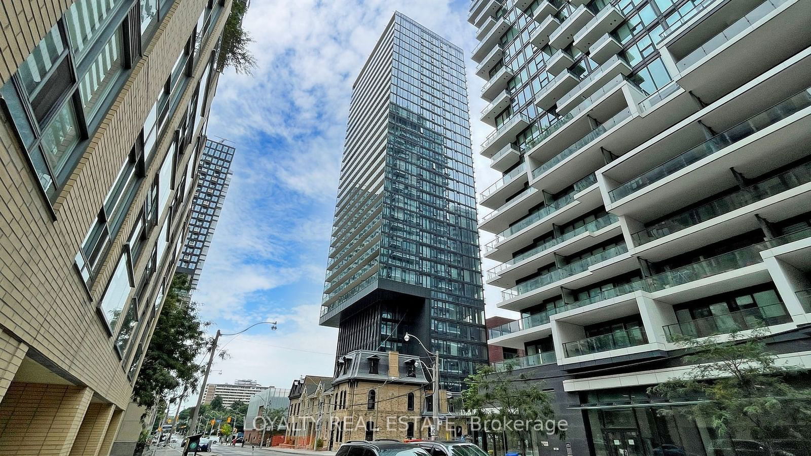 47 mutual St, unit 2208 for rent