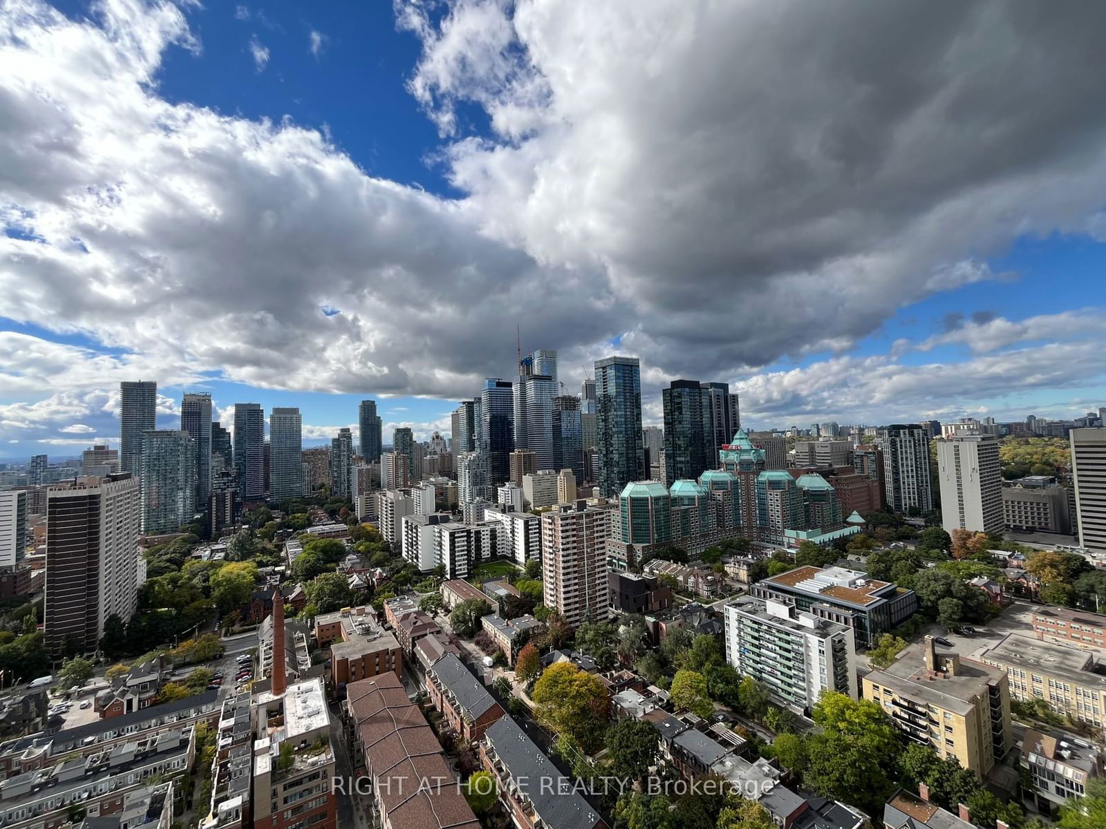 500 Sherbourne St, unit 2907 for rent