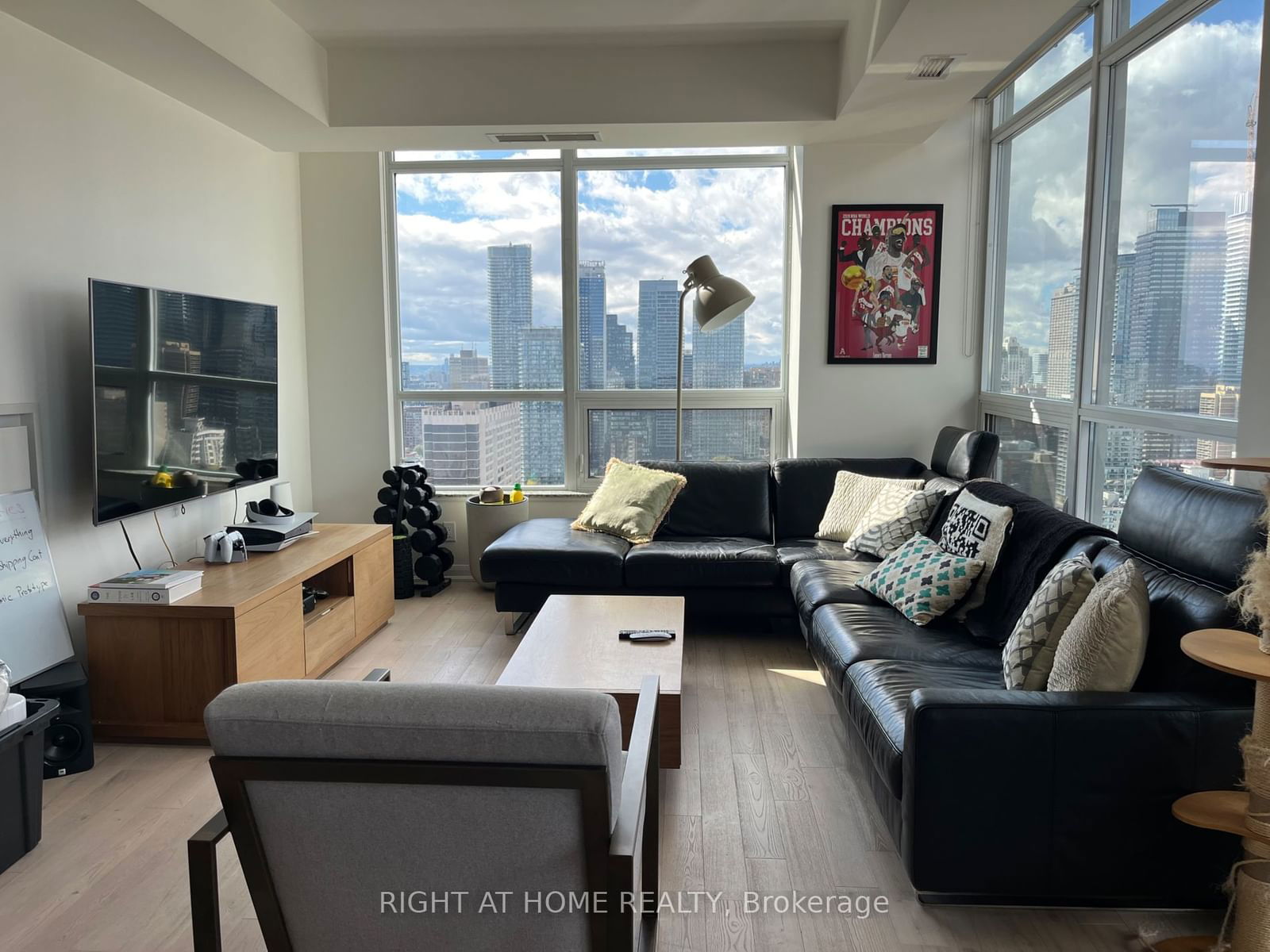 500 Sherbourne St, unit 2907 for rent