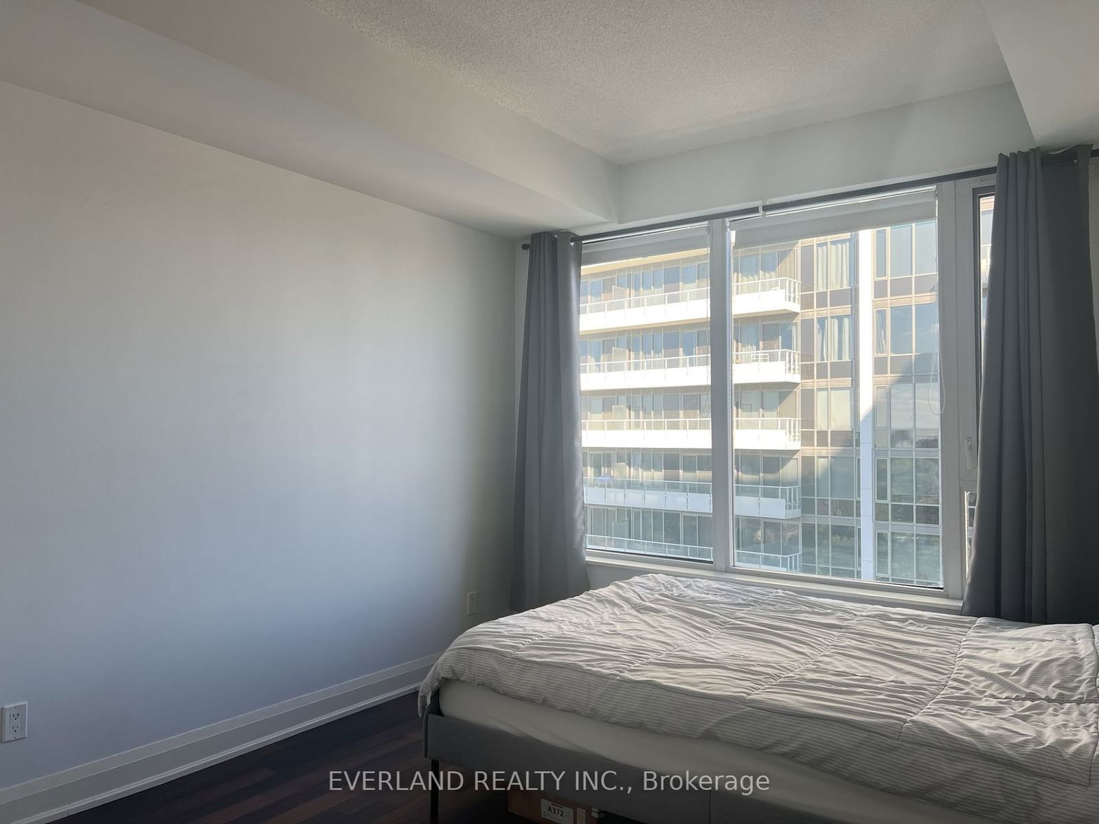 68 Canterbury Pl, unit 1512 for rent