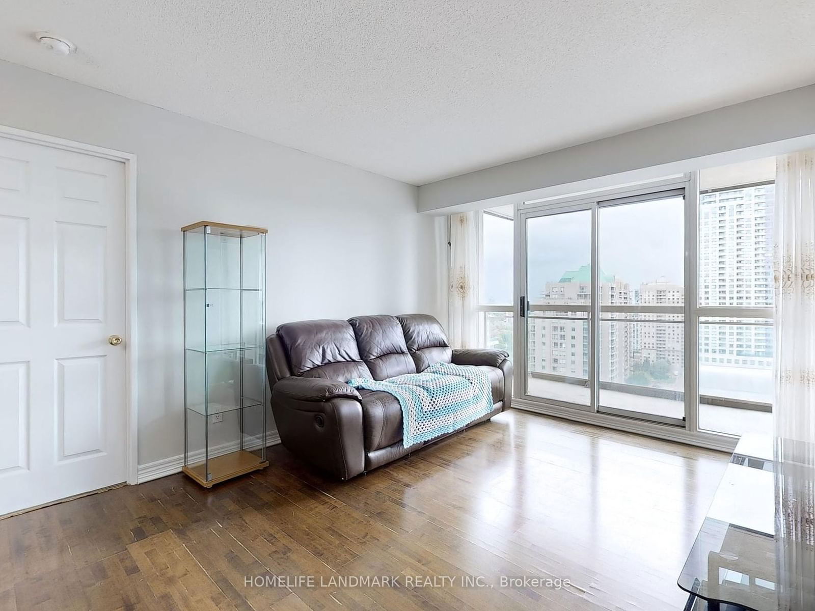 18 Parkview Ave, unit 2208 for sale