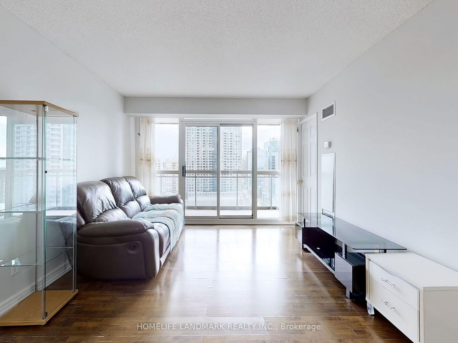 18 Parkview Ave, unit 2208 for sale