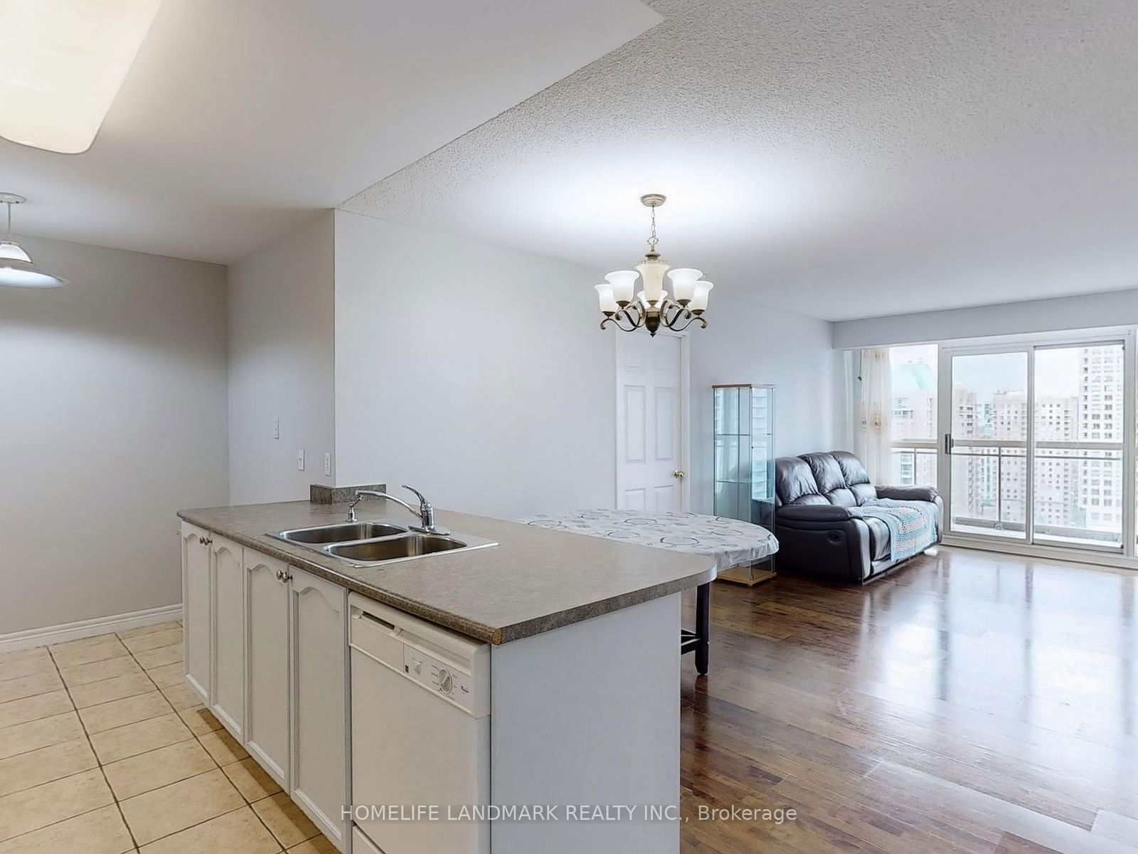 18 Parkview Ave, unit 2208 for sale