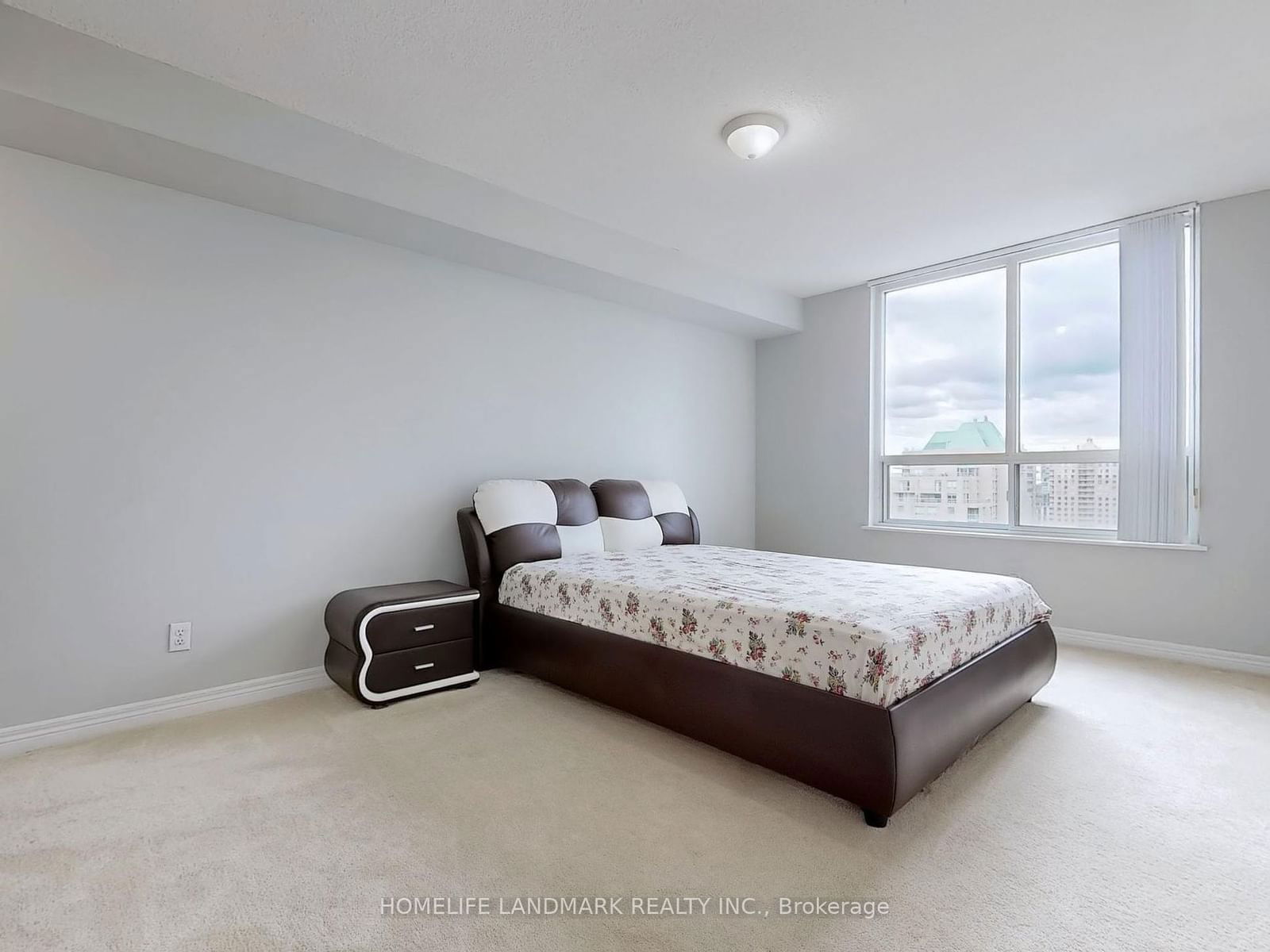 18 Parkview Ave, unit 2208 for sale