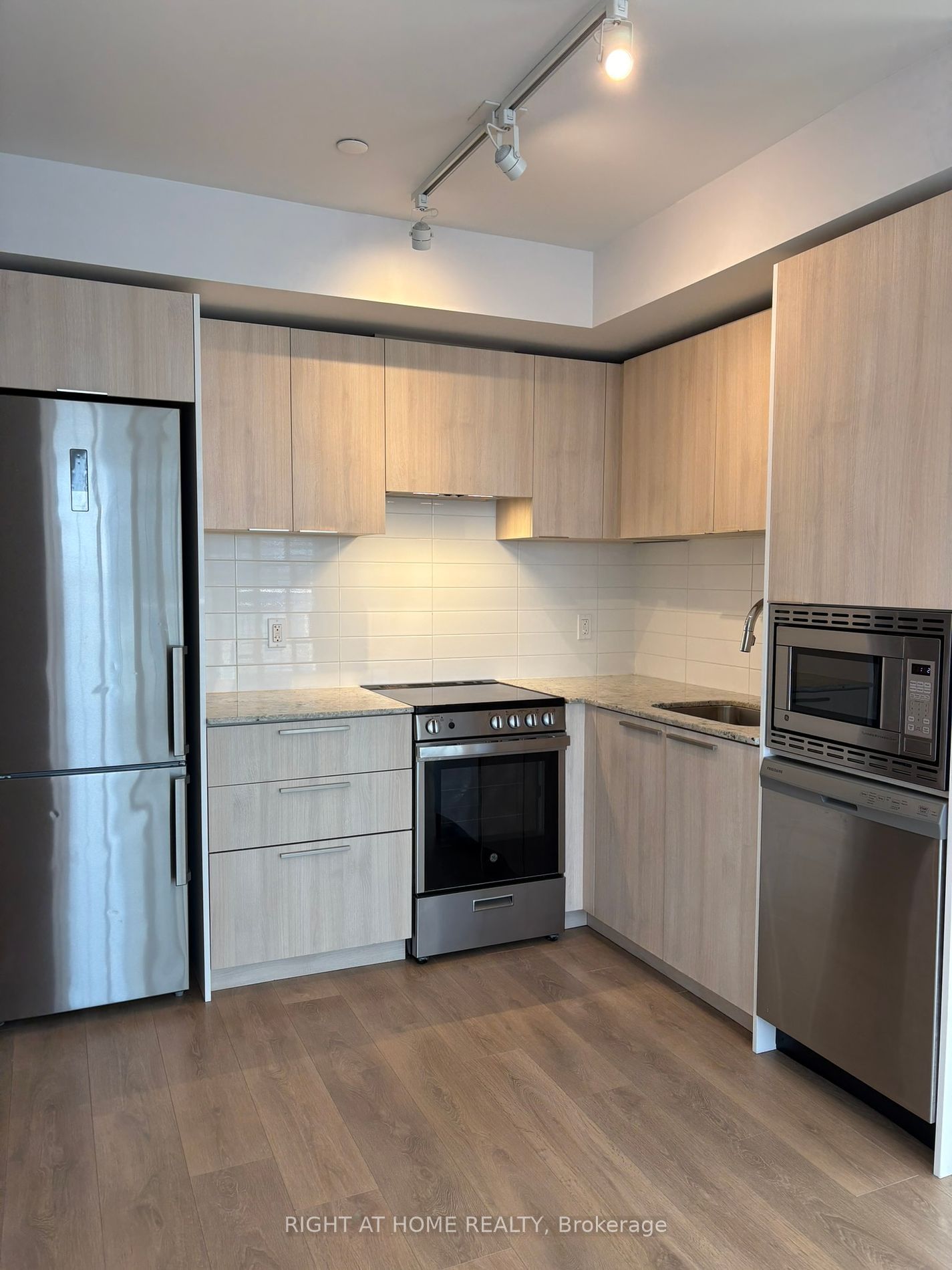 501 Yonge St, unit 2712 for rent