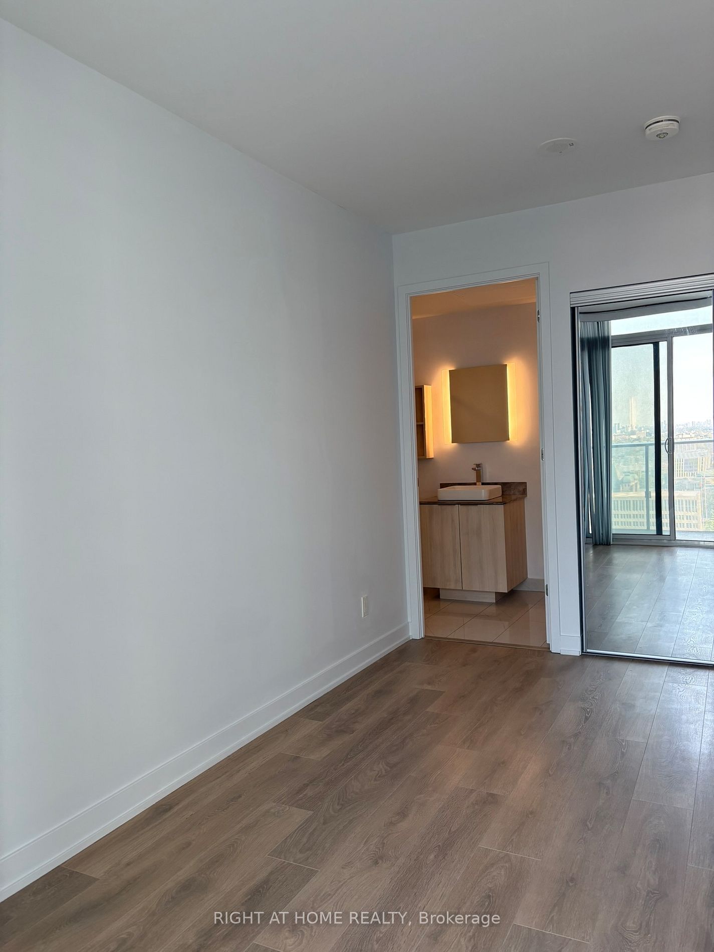 501 Yonge St, unit 2712 for rent