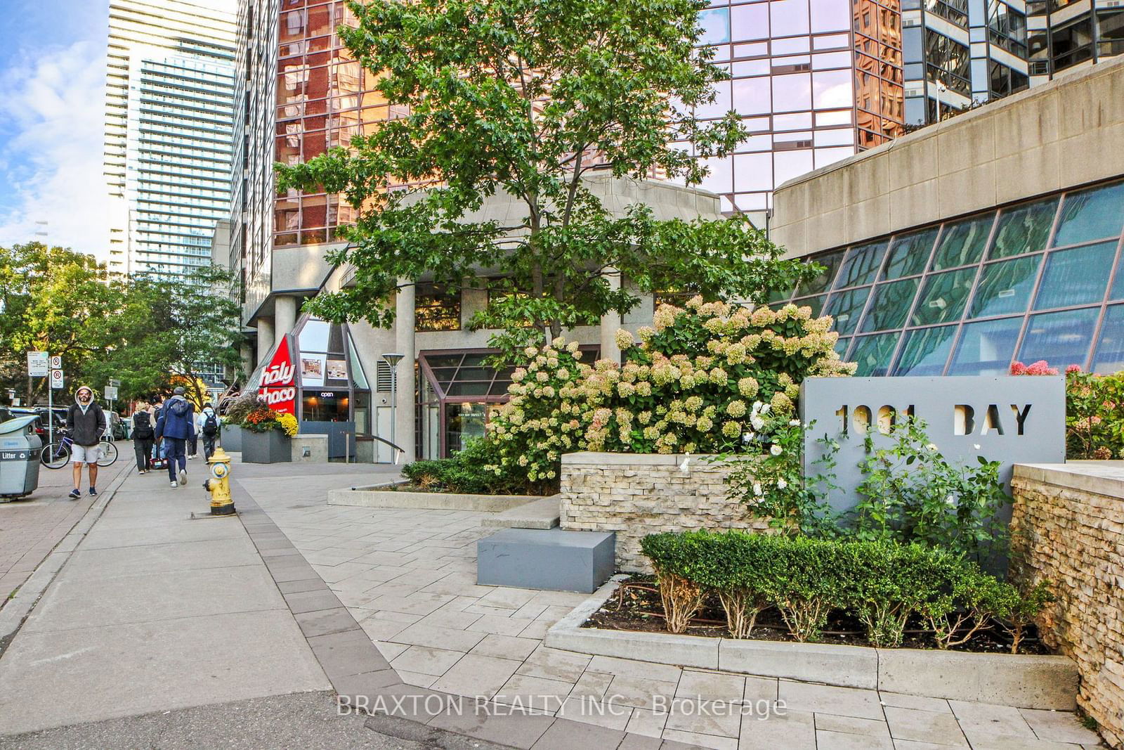 1001 Bay St, unit 2710 for sale