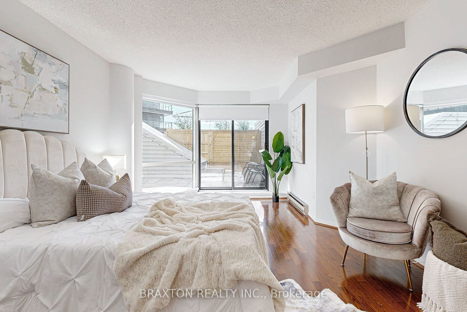 1001 Bay St, unit 2710 for sale