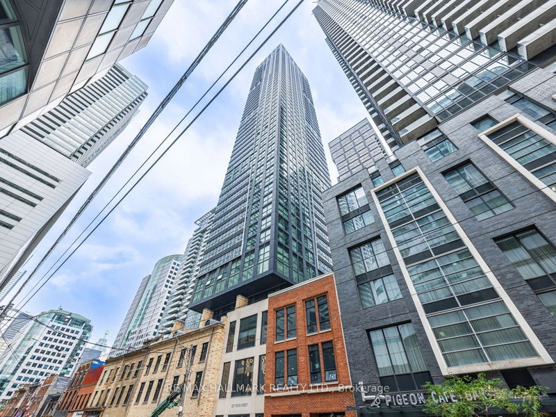 327 King St W, unit 3706 for rent