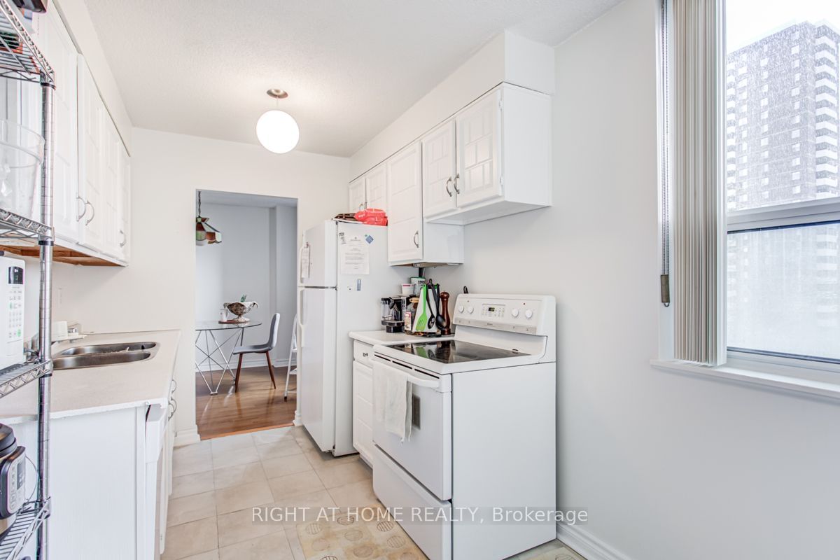 5 Old Sheppard Ave, unit 403 for sale