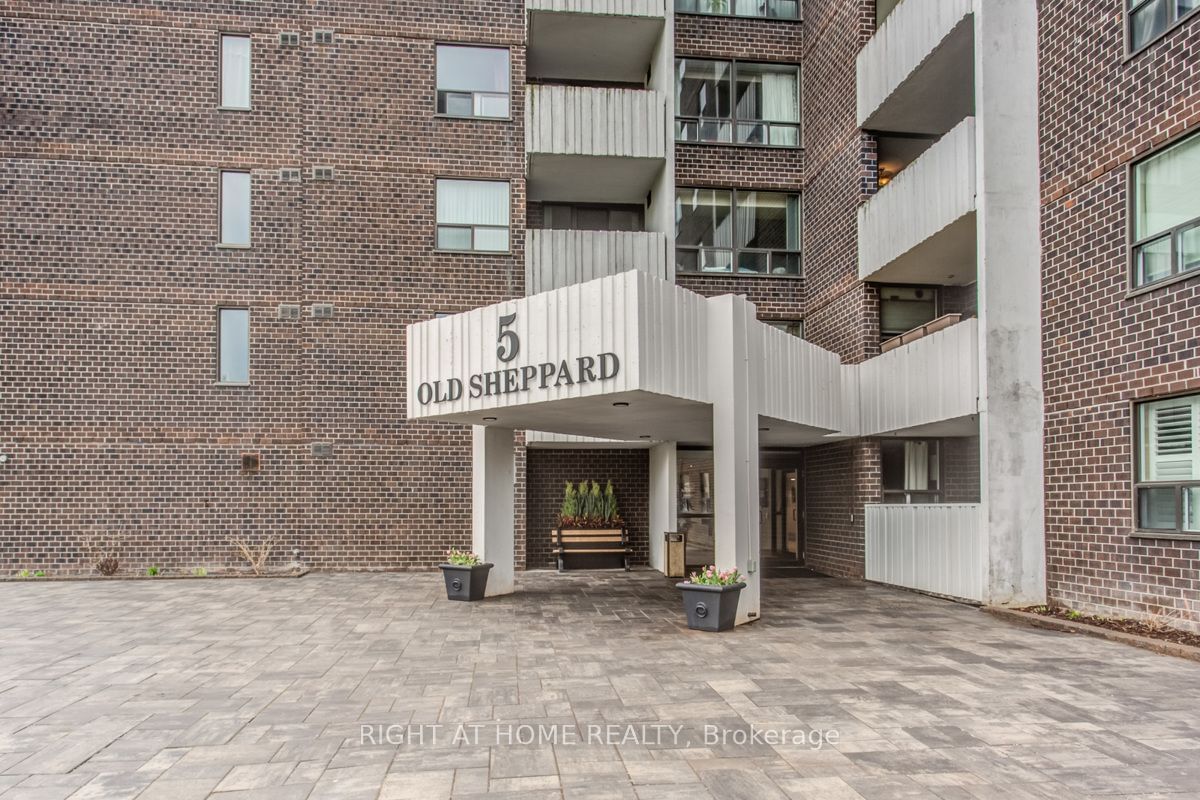 5 Old Sheppard Ave, unit 403 for sale