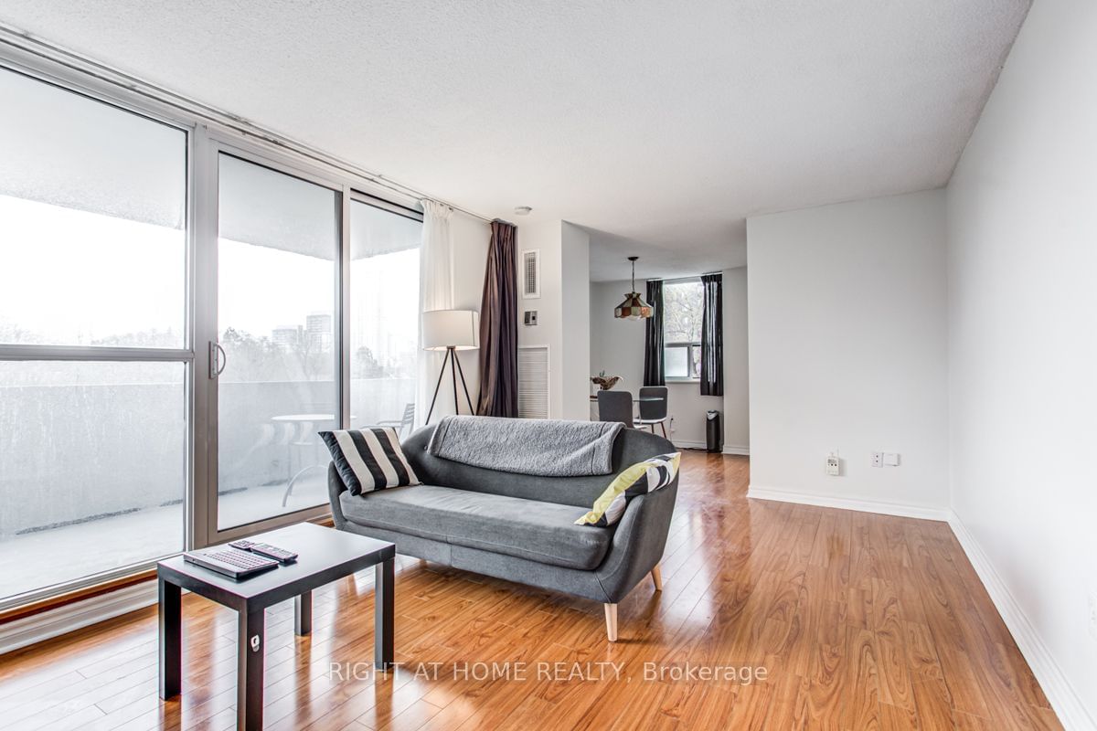 5 Old Sheppard Ave, unit 403 for sale