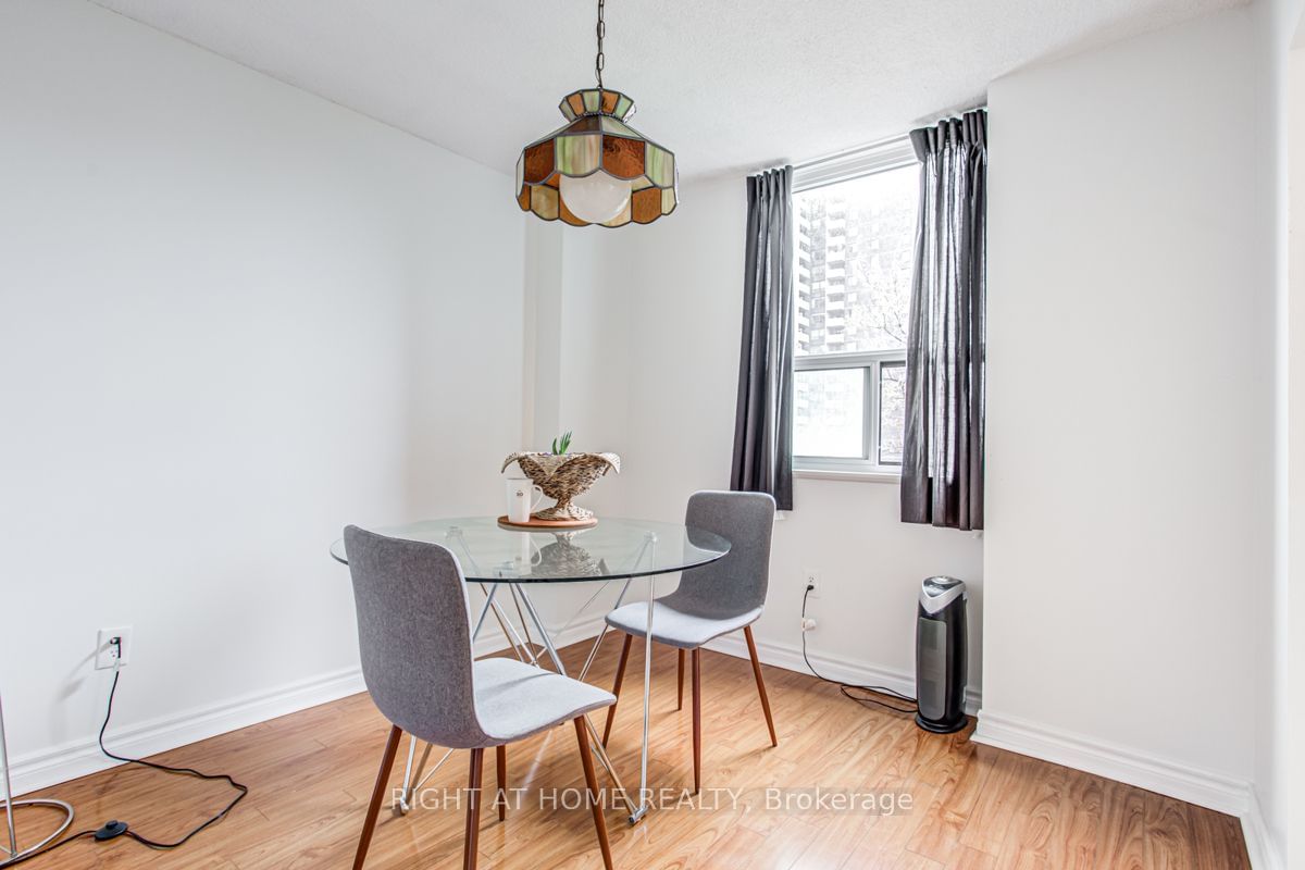 5 Old Sheppard Ave, unit 403 for sale