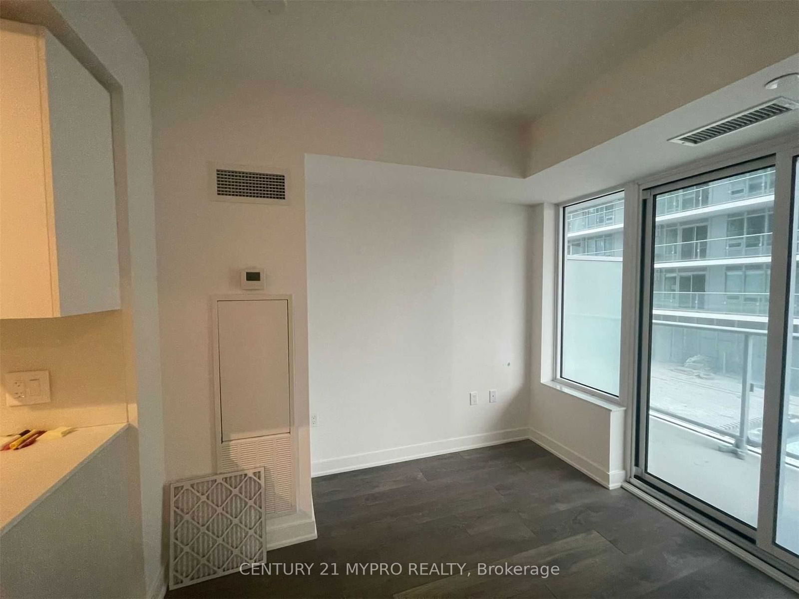 195 Redpath Ave, unit 902 for rent