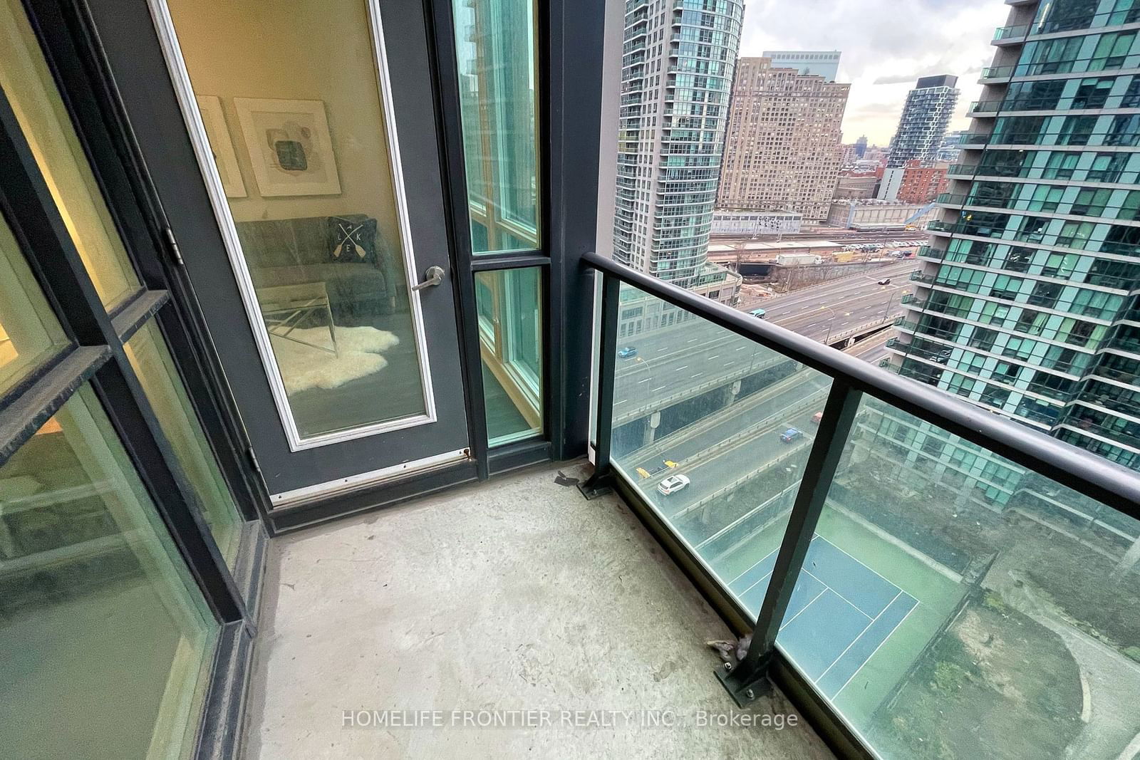 18 Harbour St, unit 1806 for sale