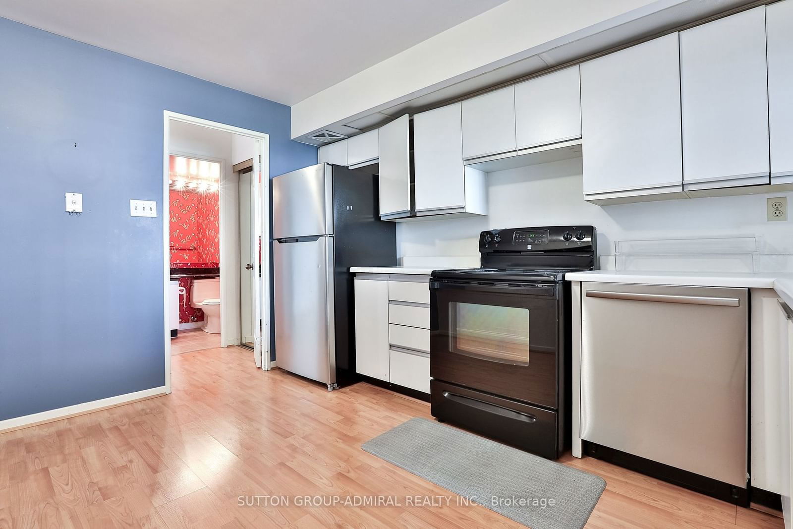 33 Elmhurst Ave, unit 803 for rent