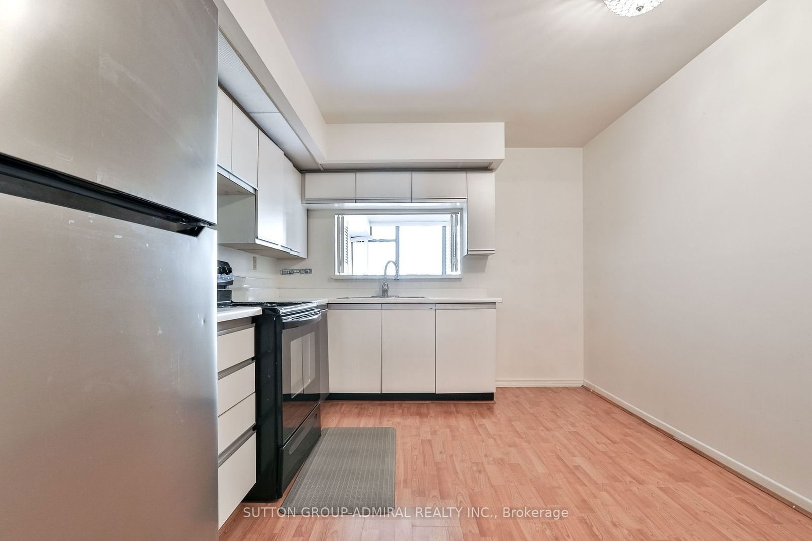 33 Elmhurst Ave, unit 803 for rent