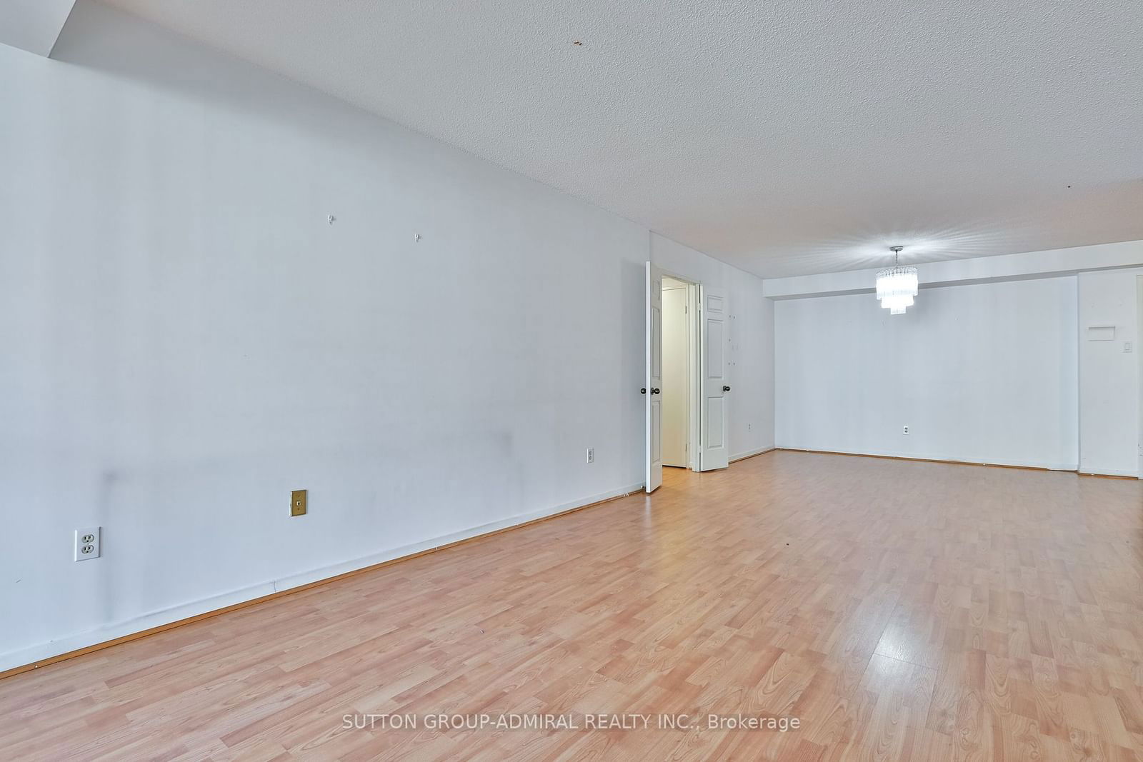 33 Elmhurst Ave, unit 803 for rent