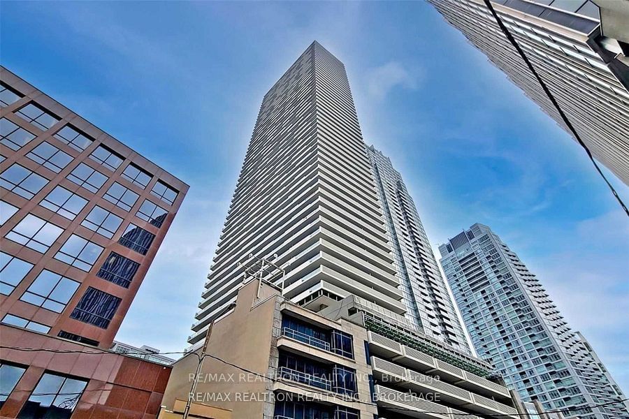 2221 YONGE St, unit 4703 for rent