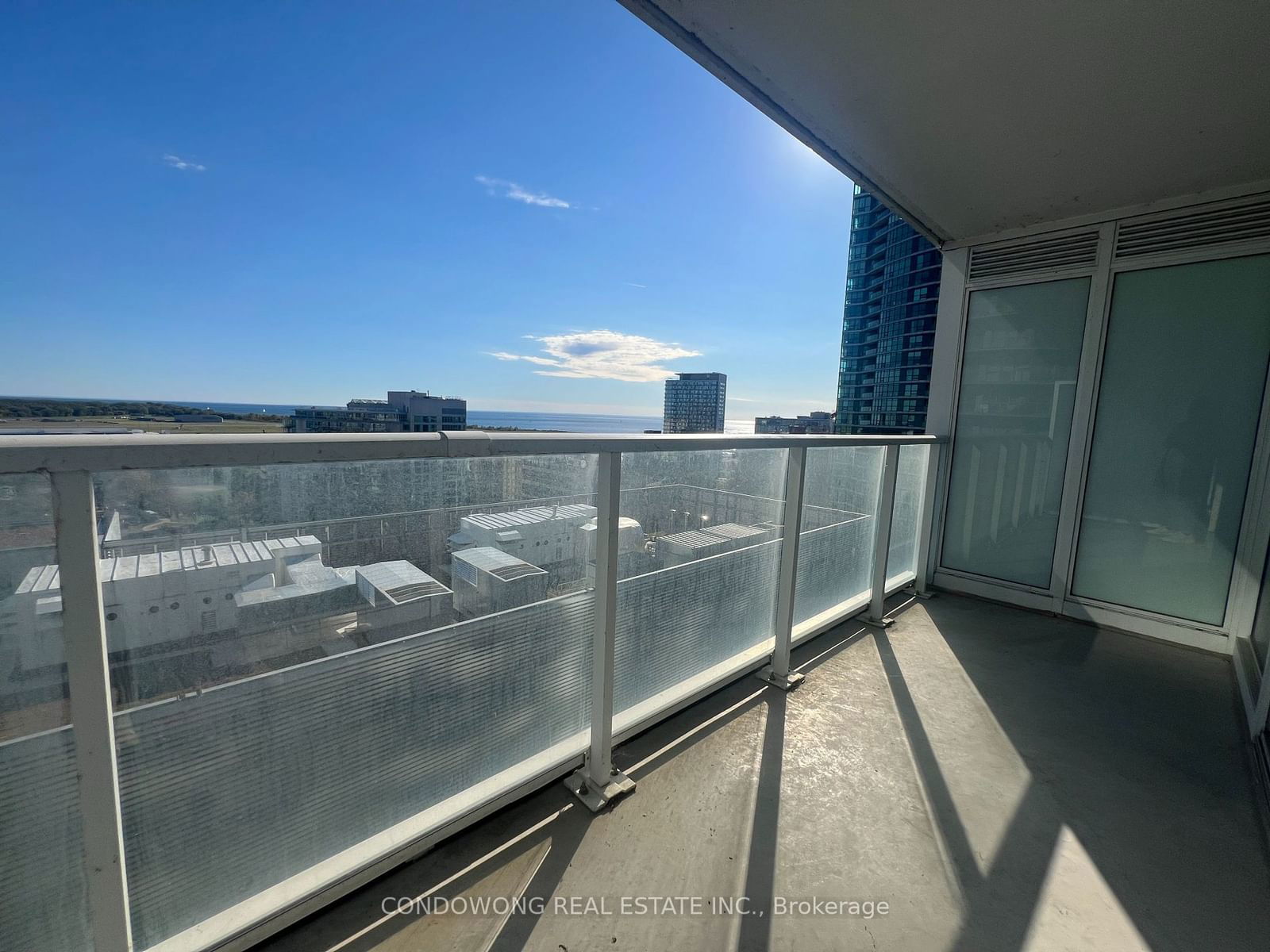 17 Bathurst St, unit 1802 for rent