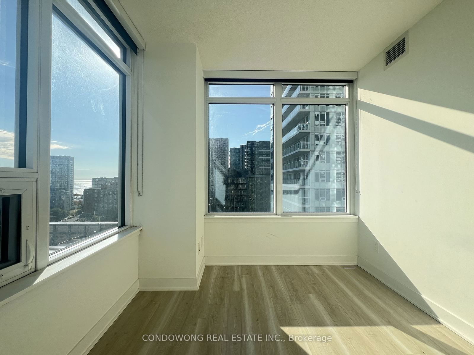 17 Bathurst St, unit 1802 for rent